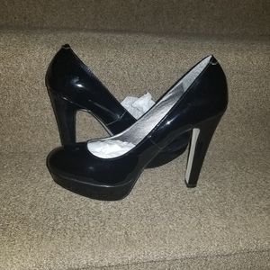 GUESS Pumps